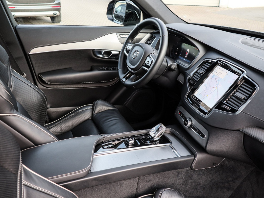Volvo XC90 T8 Recharge AWD Plus Dark - SUV/Off-road - Grau - Gebrauchtwagen - Bild 3