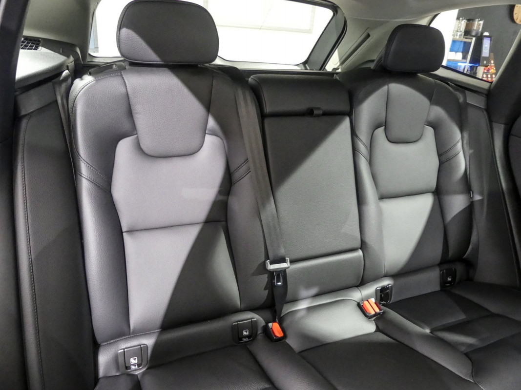 Volvo XC60 T6 AWD Recharge - SUV/Off-road - Grau - Gebrauchtwagen - Bild 5