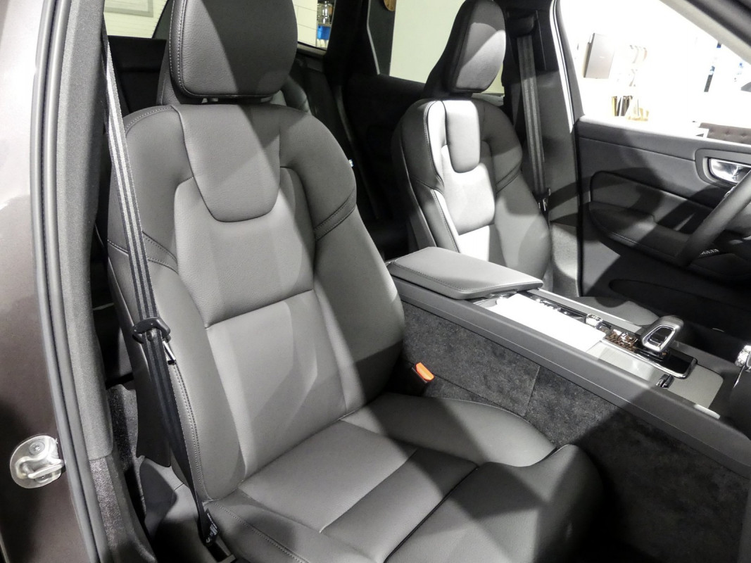 Volvo XC60 T6 AWD Recharge - SUV/Off-road - Grau - Gebrauchtwagen - Bild 7