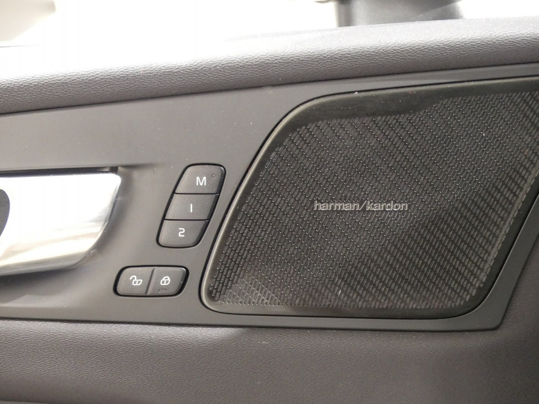 Volvo XC60 T6 AWD Recharge - SUV/Off-road - Grau - Gebrauchtwagen - Bild 11