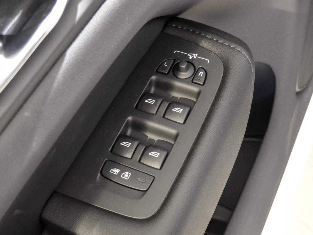 Volvo XC60 T6 AWD Recharge - SUV/Off-road - Grau - Gebrauchtwagen - Bild 13