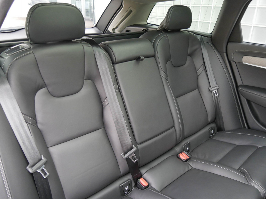 Volvo V90 T8 Recharge AWD - Kombi - Schwarz - Gebrauchtwagen - Bild 5