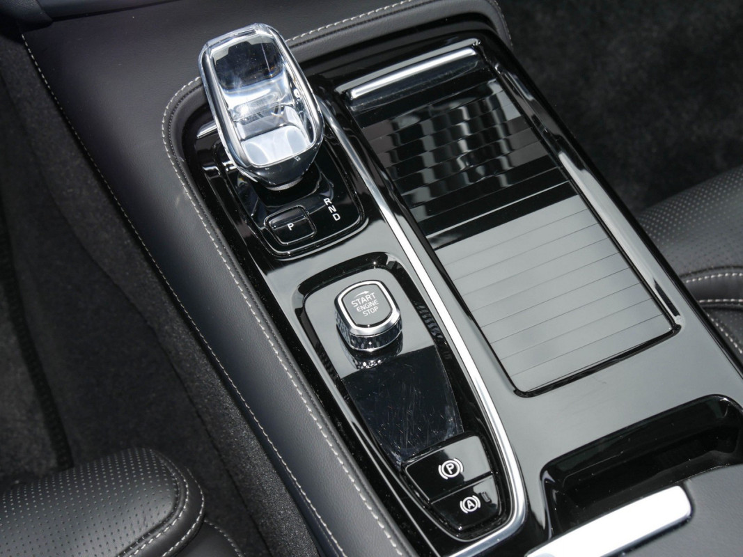 Volvo V90 T8 Recharge AWD - Kombi - Schwarz - Gebrauchtwagen - Bild 11