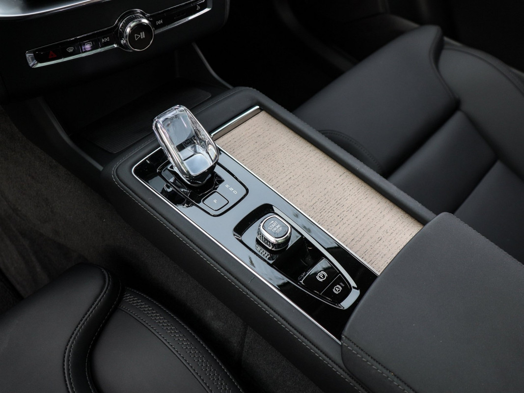 Volvo XC90 T8 AWD Recharge - SUV/Off-road - Grau - Gebrauchtwagen - Bild 12