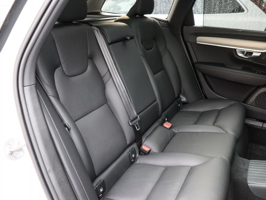 Volvo V90 T6 Recharge - Kombi - Weiss - Gebrauchtwagen - Bild 5