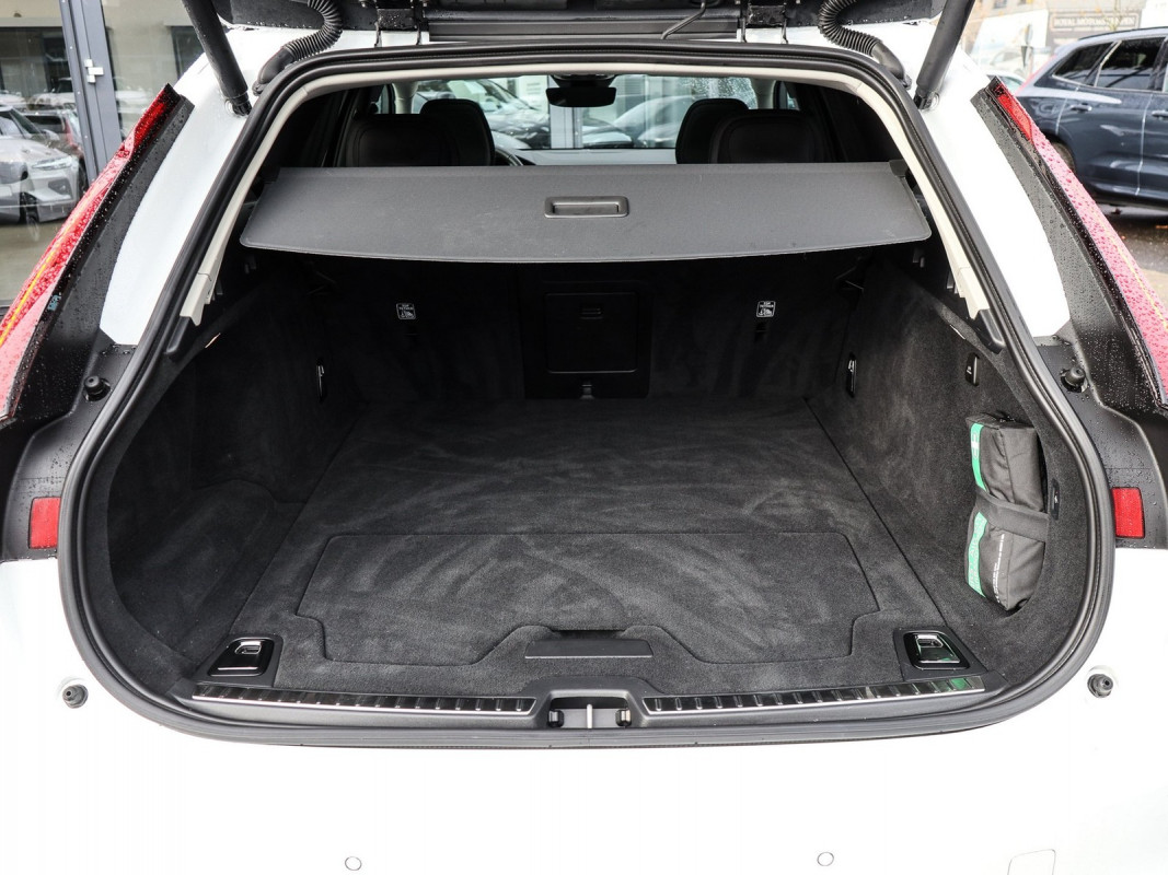 Volvo V90 T6 Recharge - Kombi - Weiss - Gebrauchtwagen - Bild 11