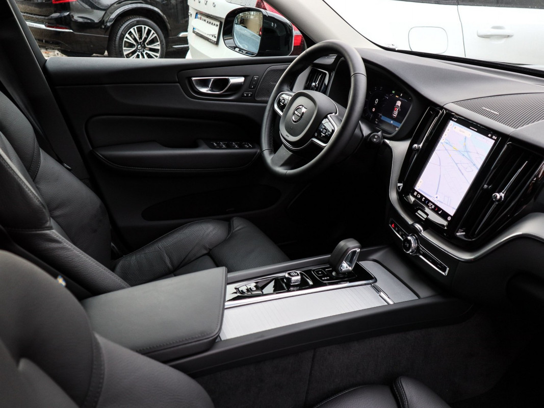 Volvo XC60 B5 (B) Benzin - SUV/Off-road - Schwarz - Gebrauchtwagen - Bild 3