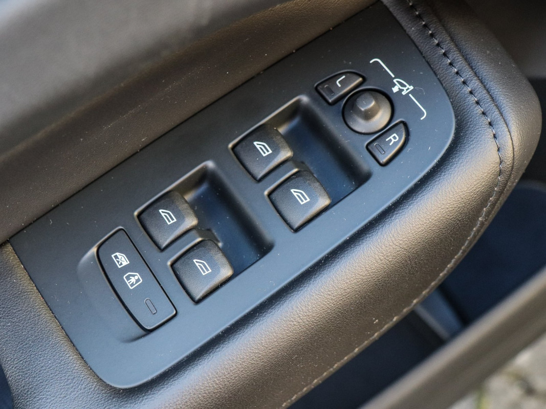 Volvo XC60 B4 (D) Plus Dark - SUV/Off-road - Schwarz - Gebrauchtwagen - Bild 15