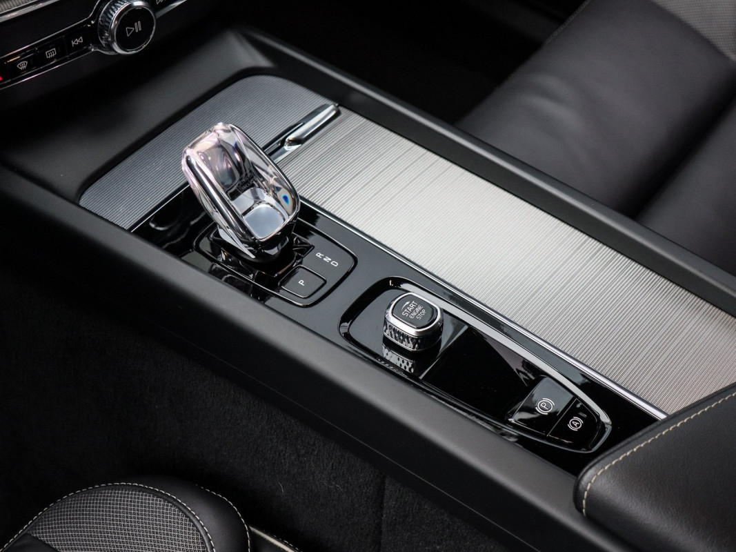 Volvo XC60 B4 Diesel - SUV/Off-road - Schwarz - Gebrauchtwagen - Bild 11