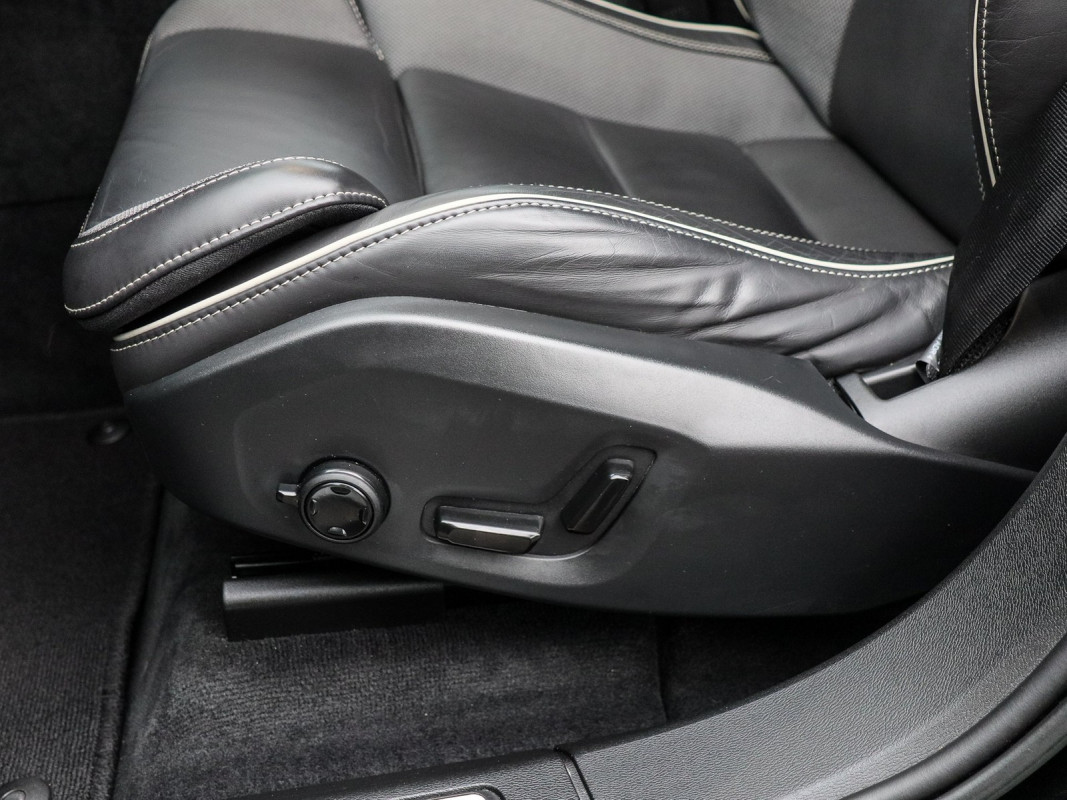 Volvo XC60 B4 Diesel - SUV/Off-road - Schwarz - Gebrauchtwagen - Bild 14