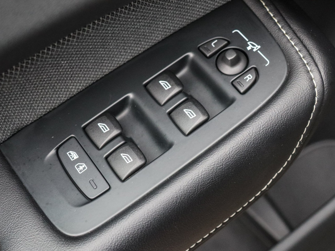 Volvo XC60 B4 Diesel - SUV/Off-road - Schwarz - Gebrauchtwagen - Bild 15