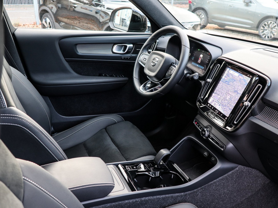 Volvo XC40 B4 AWD - SUV/Off-road - Schwarz - Gebrauchtwagen - Bild 3