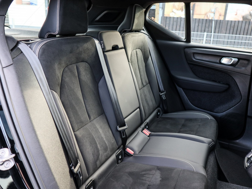 Volvo XC40 B4 AWD - SUV/Off-road - Schwarz - Gebrauchtwagen - Bild 5