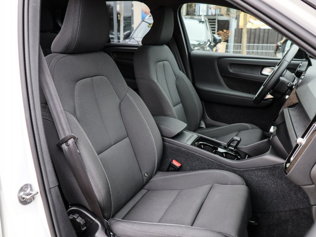 Volvo XC40 Twin Motor - SUV/Off-road - Weiss - Gebrauchtwagen - Bild 7