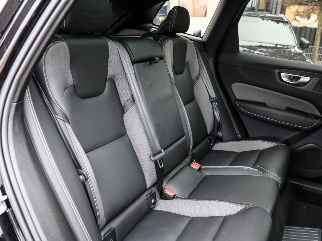 Volvo XC60 T6 AWD - SUV/Off-road - Schwarz - Gebrauchtwagen - Bild 5