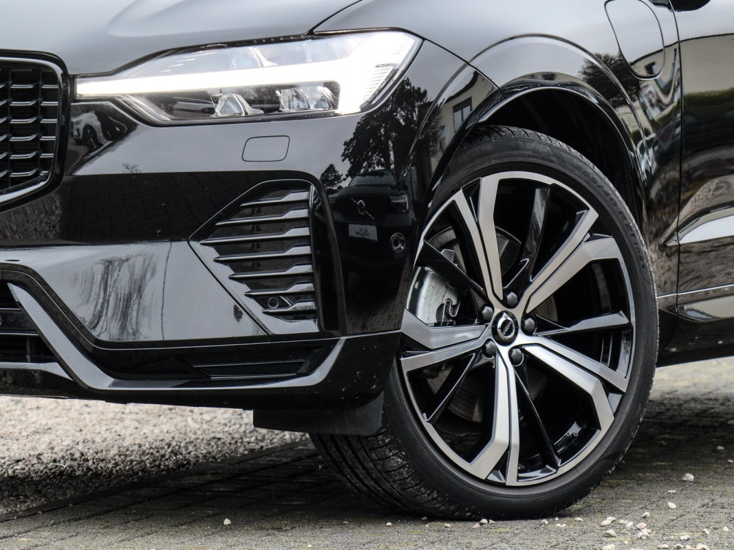 Volvo XC60 T6 AWD - SUV/Off-road - Schwarz - Gebrauchtwagen - Bild 6