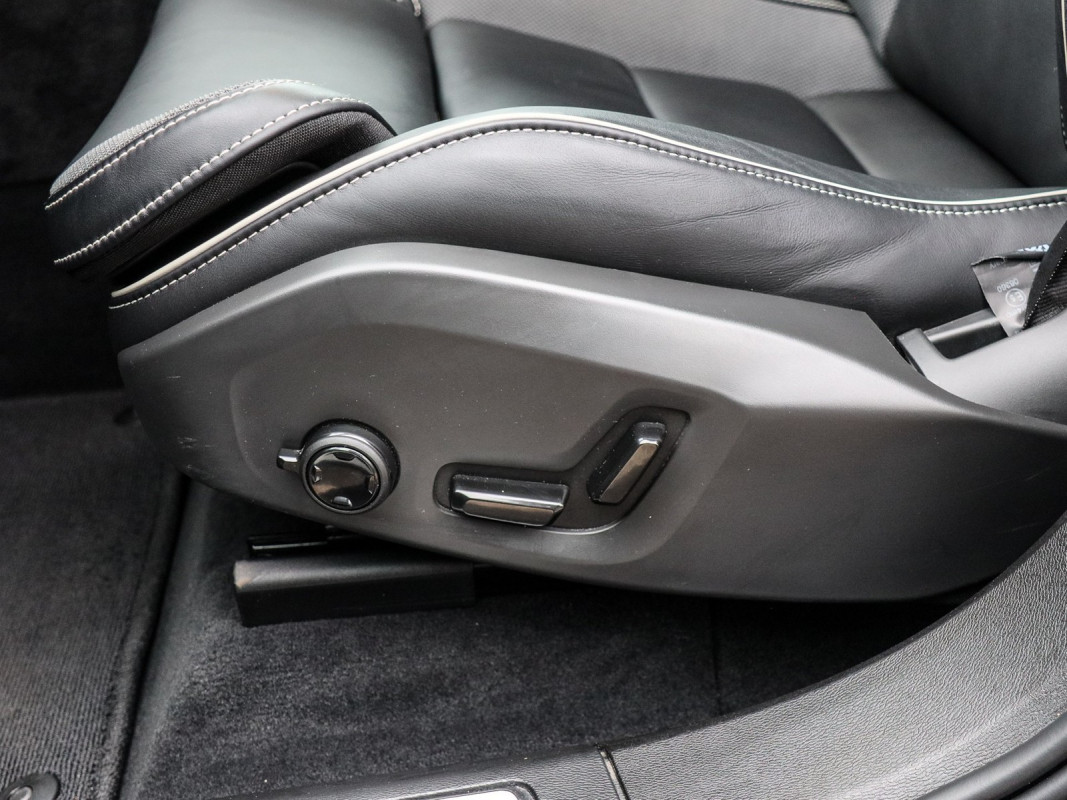 Volvo XC60 T6 AWD - SUV/Off-road - Schwarz - Gebrauchtwagen - Bild 14