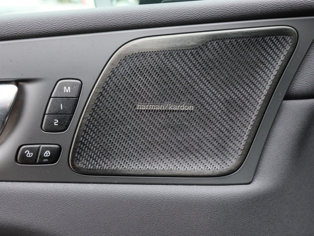 Volvo XC60 T6 AWD - SUV/Off-road - Schwarz - Gebrauchtwagen - Bild 15