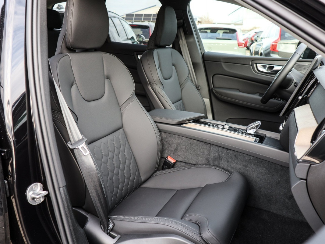 Volvo XC60 T6 Plug-In Hybrid AWD - SUV/Off-road - Schwarz - Gebrauchtwagen - Bild 7