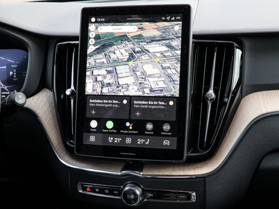 Volvo XC60 T6 Plug-In Hybrid AWD - SUV/Off-road - Schwarz - Gebrauchtwagen - Bild 9