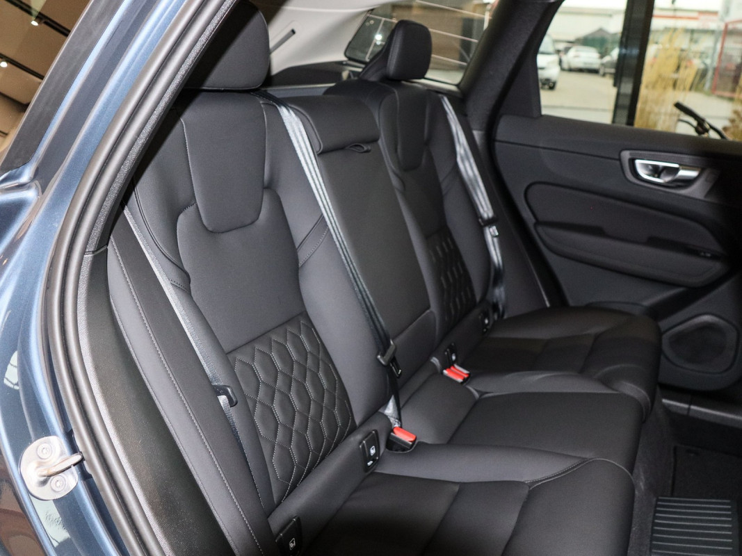 Volvo XC60 Recharge Plug-In Hybrid AWD - SUV/Off-road - Blau - Neuwagen - Bild 4