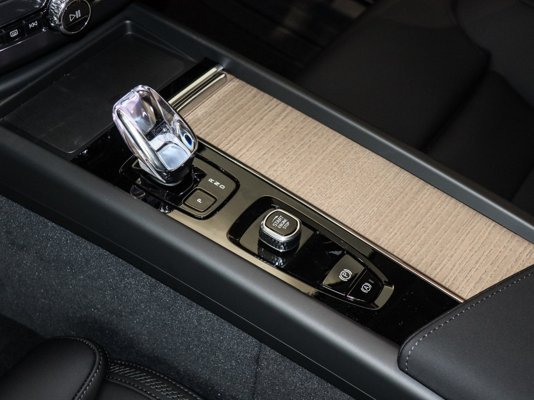 Volvo XC60 Recharge Plug-In Hybrid AWD - SUV/Off-road - Blau - Neuwagen - Bild 9