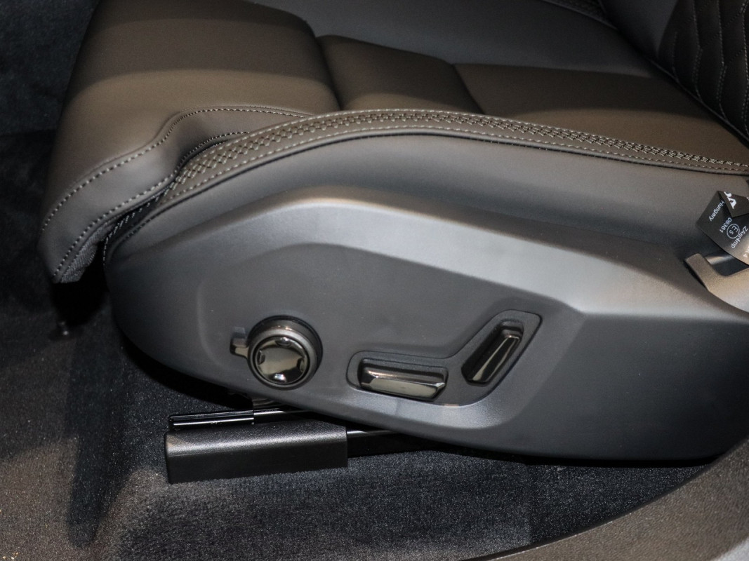 Volvo XC60 Recharge Plug-In Hybrid AWD - SUV/Off-road - Blau - Neuwagen - Bild 12