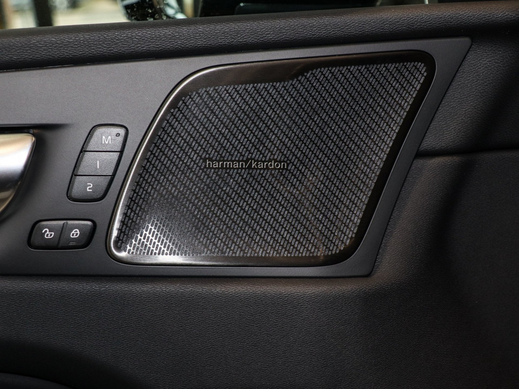 Volvo XC60 Recharge Plug-In Hybrid AWD - SUV/Off-road - Blau - Neuwagen - Bild 13