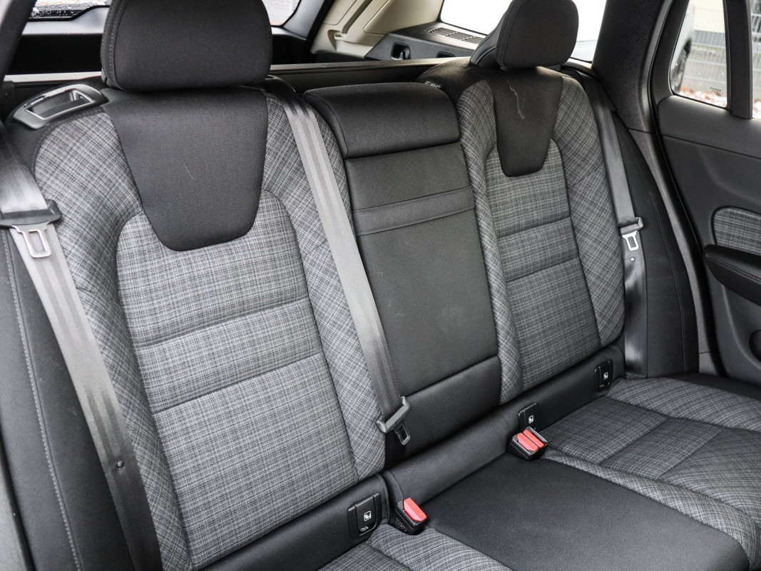 Volvo V60 B4 Diesel - Kombi - Schwarz - Gebrauchtwagen - Bild 5