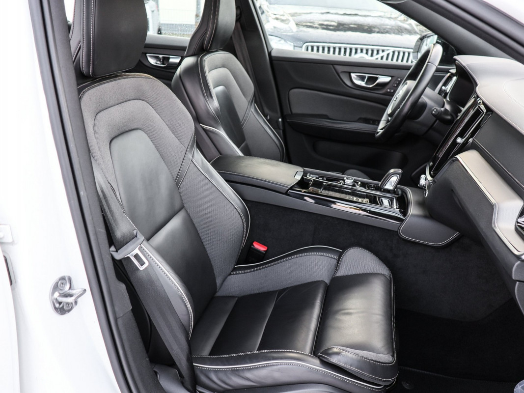 Volvo V60 T6 AWD - Kombi - Weiss - Gebrauchtwagen - Bild 7