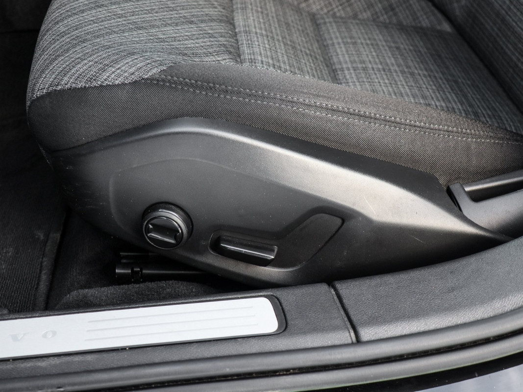 Volvo V60 B4 Diesel - Kombi - Schwarz - Gebrauchtwagen - Bild 14