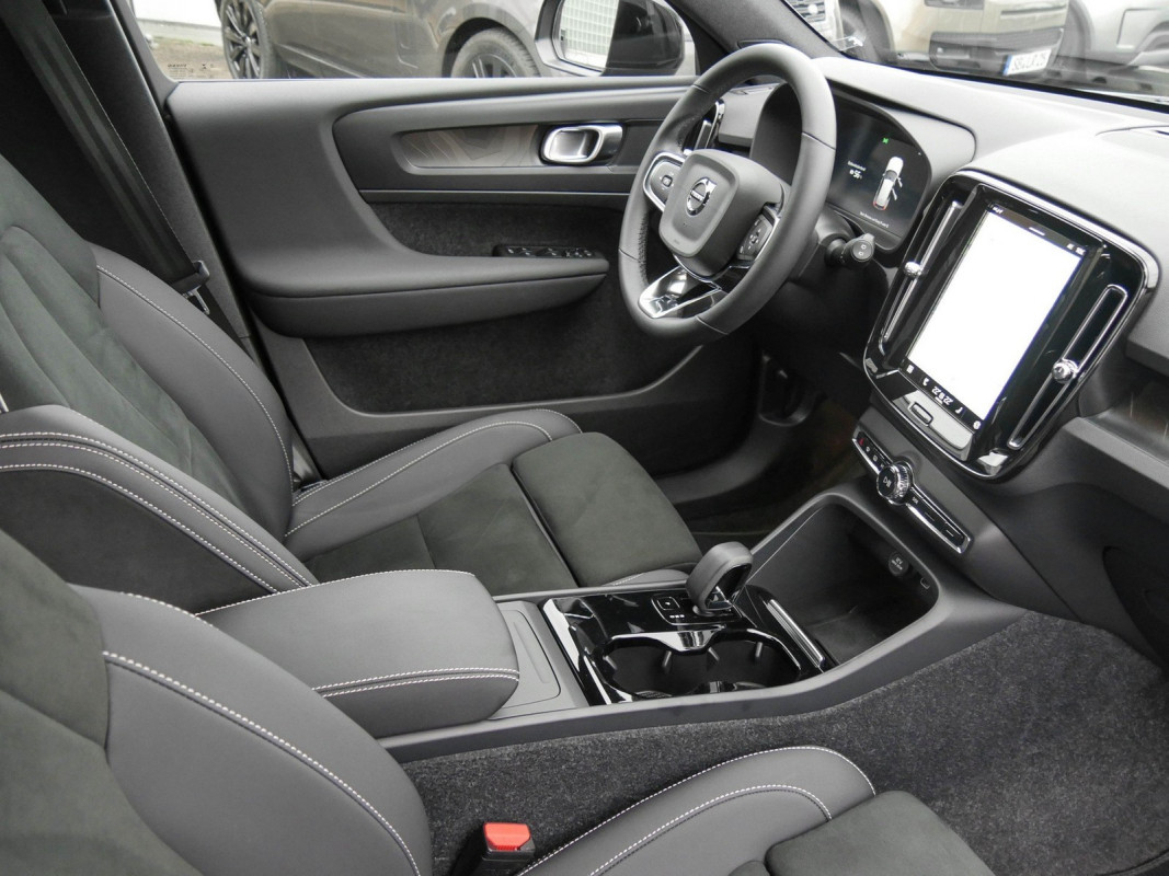 Volvo XC40 - SUV/Off-road - Schwarz - Gebrauchtwagen - Bild 3