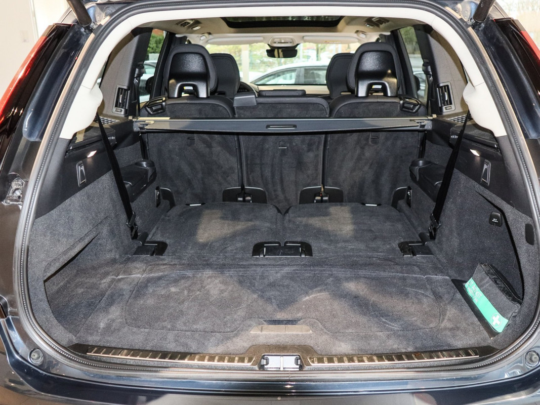 Volvo XC90 T8 AWD Reskin - SUV/Off-road - Blau - Gebrauchtwagen - Bild 11