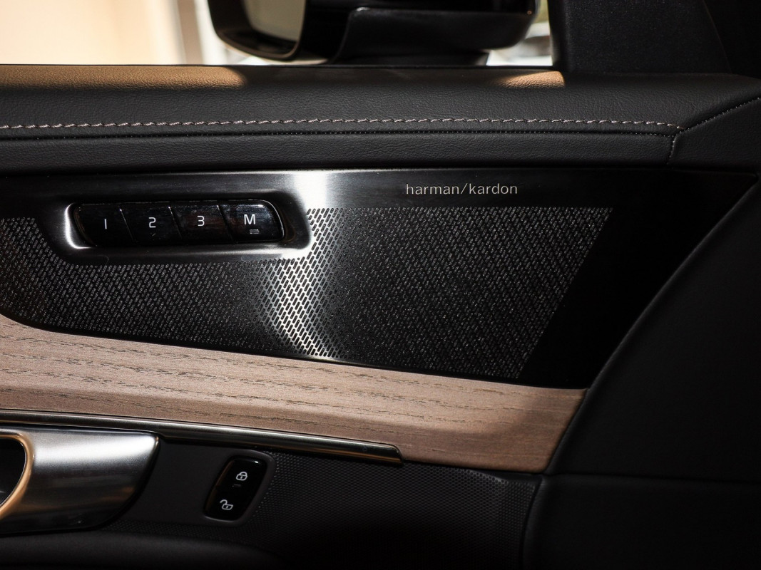 Volvo XC90 T8 AWD Reskin - SUV/Off-road - Blau - Gebrauchtwagen - Bild 15