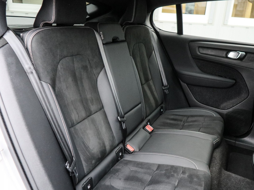 Volvo C40 Ultimate Recharge Pure Electric - SUV/Off-road - Grau - Gebrauchtwagen - Bild 5