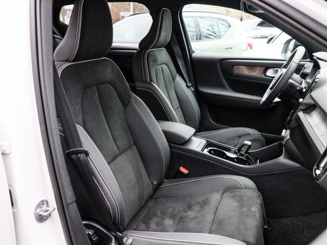 Volvo XC40 Plus Recharge Pure Elektrik AWD - SUV/Off-road - Weiss - Gebrauchtwagen - Bild 7