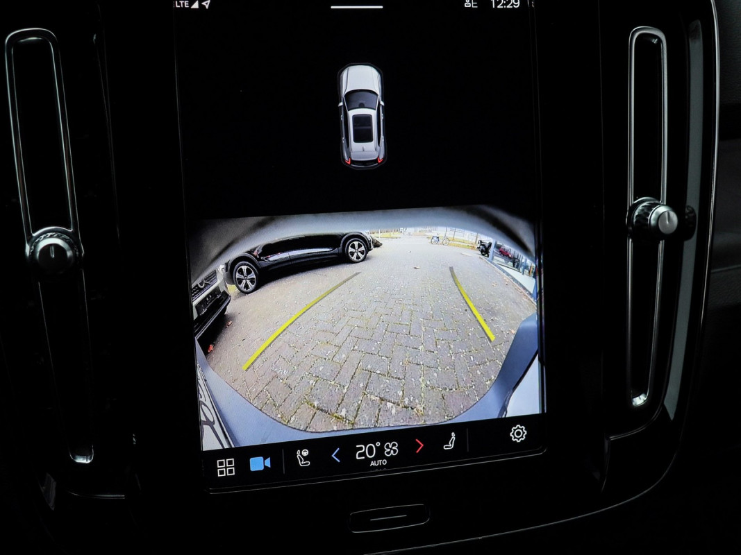 Volvo XC40 Plus Recharge Pure Elektrik AWD - SUV/Off-road - Weiss - Gebrauchtwagen - Bild 13