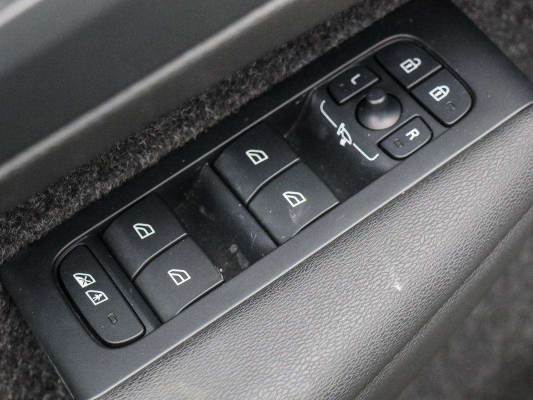 Volvo XC40 Plus Recharge Pure Elektrik AWD - SUV/Off-road - Weiss - Gebrauchtwagen - Bild 15