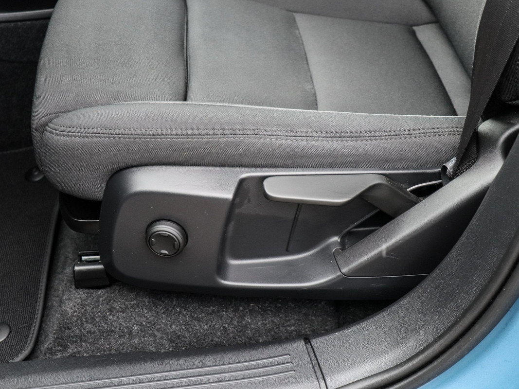 Volvo C40 Core Recharge Pure Electric - SUV/Off-road - Blau - Gebrauchtwagen - Bild 15