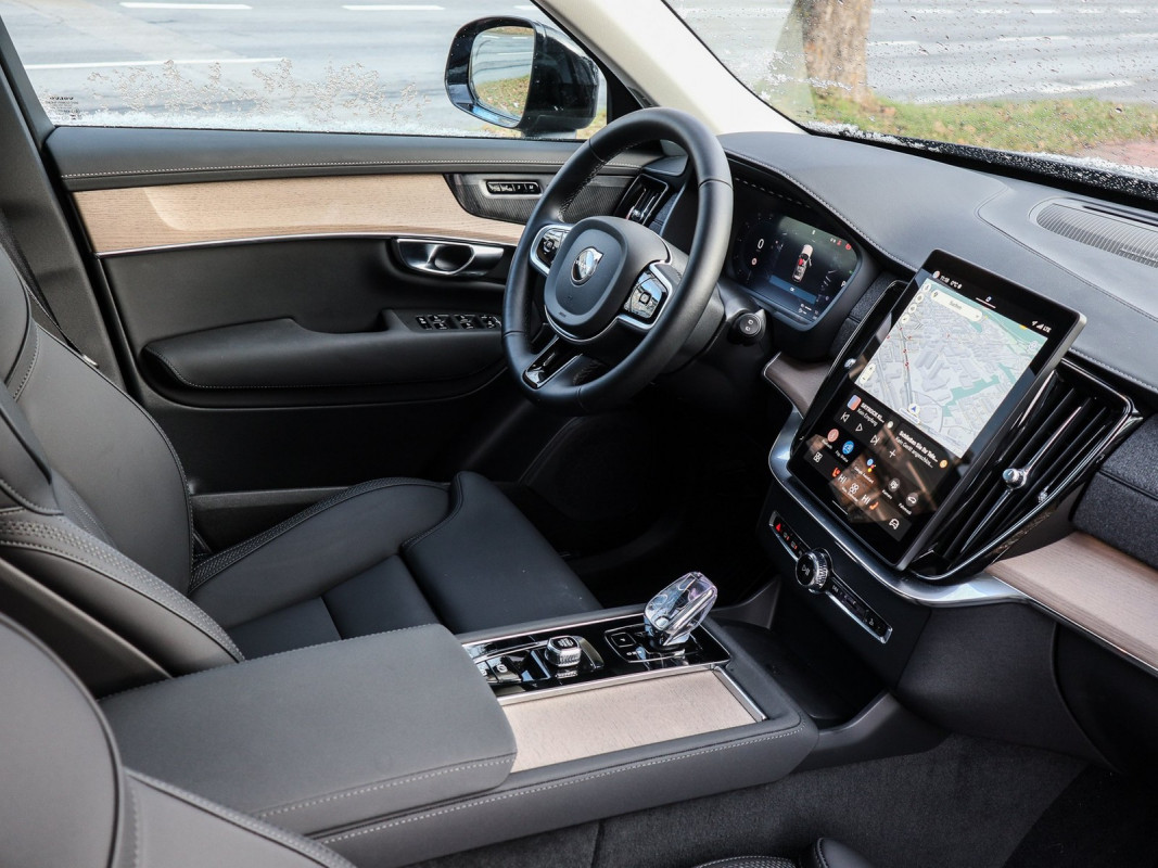 Volvo XC90 T8 AWD Recharge Reskin - SUV/Off-road - Blau - Gebrauchtwagen - Bild 3