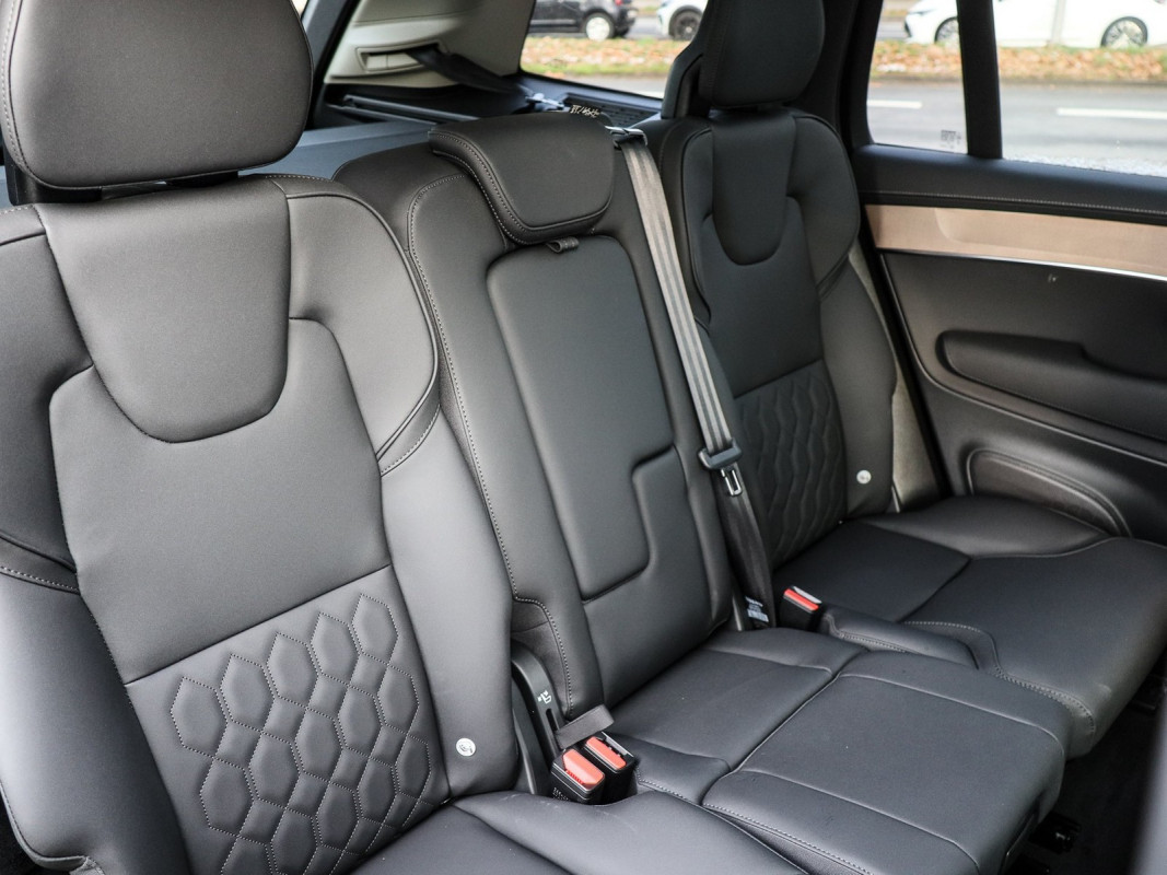 Volvo XC90 T8 AWD Recharge Reskin - SUV/Off-road - Blau - Gebrauchtwagen - Bild 5