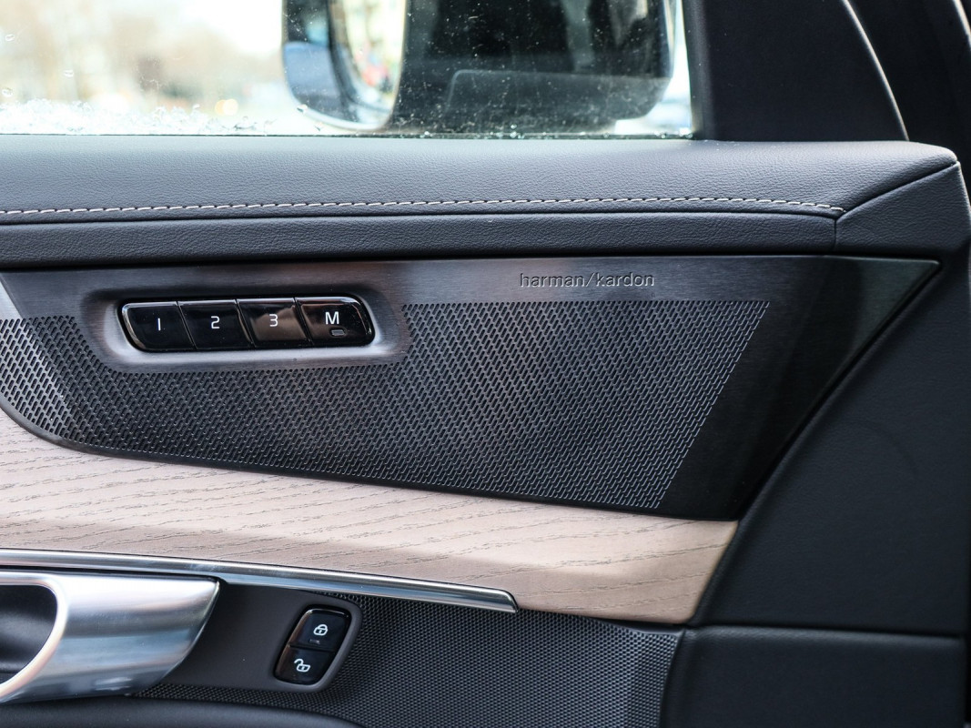 Volvo XC90 T8 AWD Recharge Reskin - SUV/Off-road - Blau - Gebrauchtwagen - Bild 15