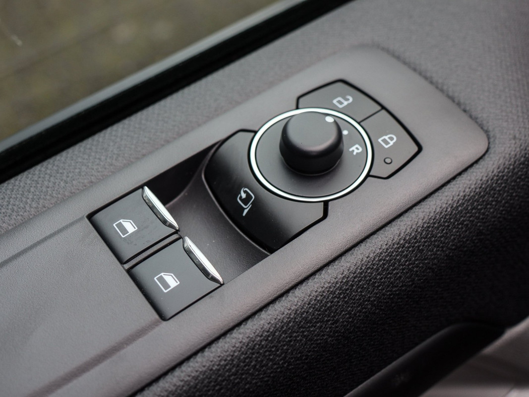 Ford Tourneo Custom Bus - Van/Minibus - Schwarz - Neuwagen - Bild 15