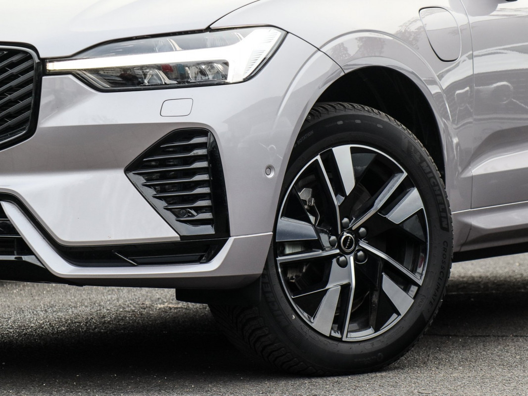 Volvo XC60 T6 Recharge AWD - SUV/Off-road - Silber - Gebrauchtwagen - Bild 6