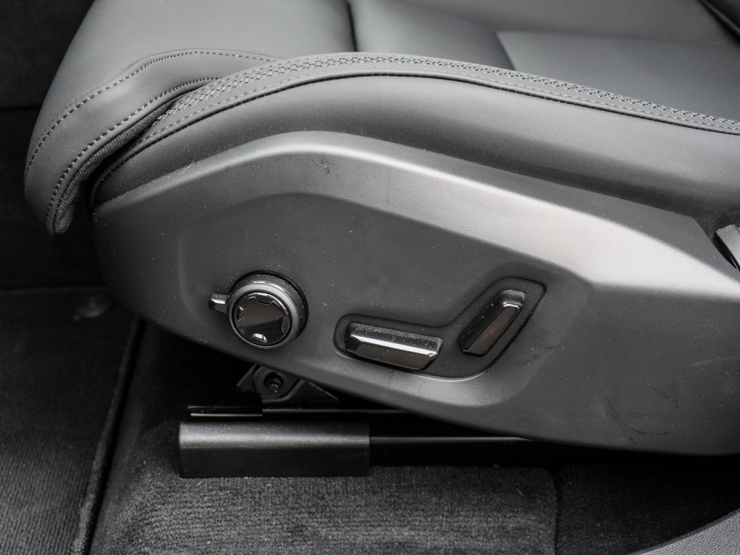 Volvo XC60 T6 Recharge AWD - SUV/Off-road - Silber - Gebrauchtwagen - Bild 14