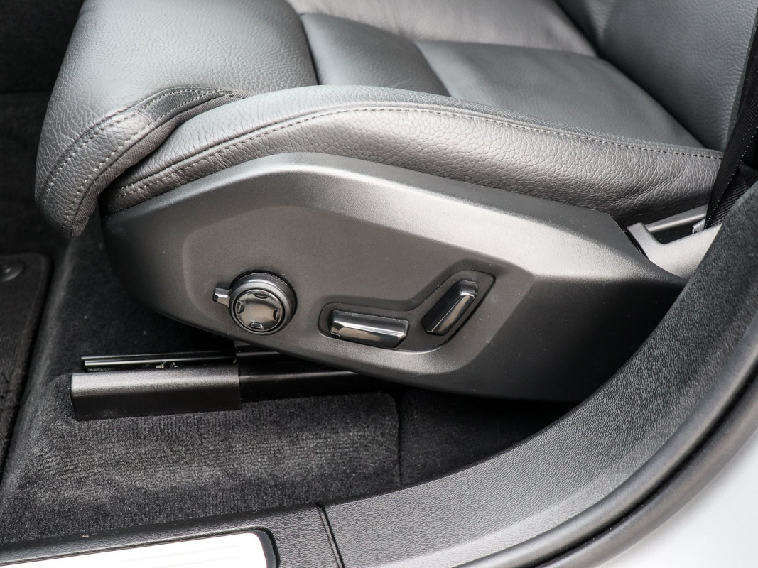 Volvo XC60 B5 (B) AWD - SUV/Off-road - Grau - Gebrauchtwagen - Bild 14