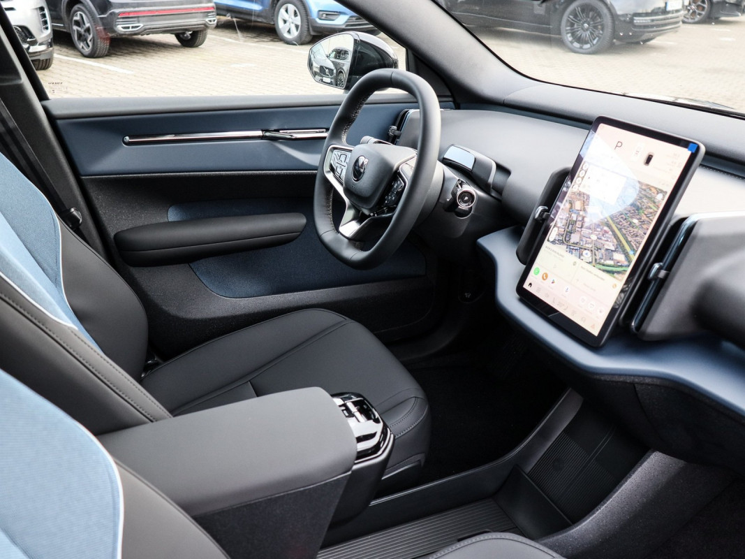 Volvo EX30 Ultra Pure Electric ext. Range - SUV/Off-road - Schwarz - Gebrauchtwagen - Bild 3