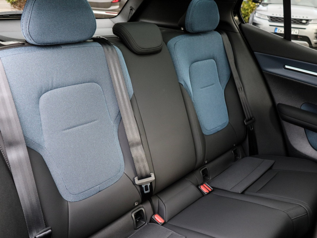 Volvo EX30 Ultra Pure Electric ext. Range - SUV/Off-road - Schwarz - Gebrauchtwagen - Bild 5