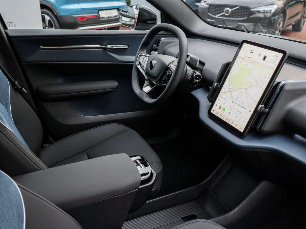 Volvo EX30 Ultra - SUV/Off-road - Grau - Gebrauchtwagen - Bild 3