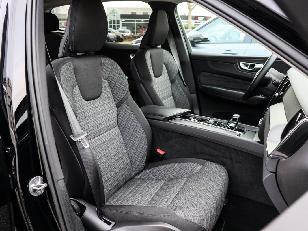 Volvo XC60 B4 Diesel Core - SUV/Off-road - Schwarz - Gebrauchtwagen - Bild 7